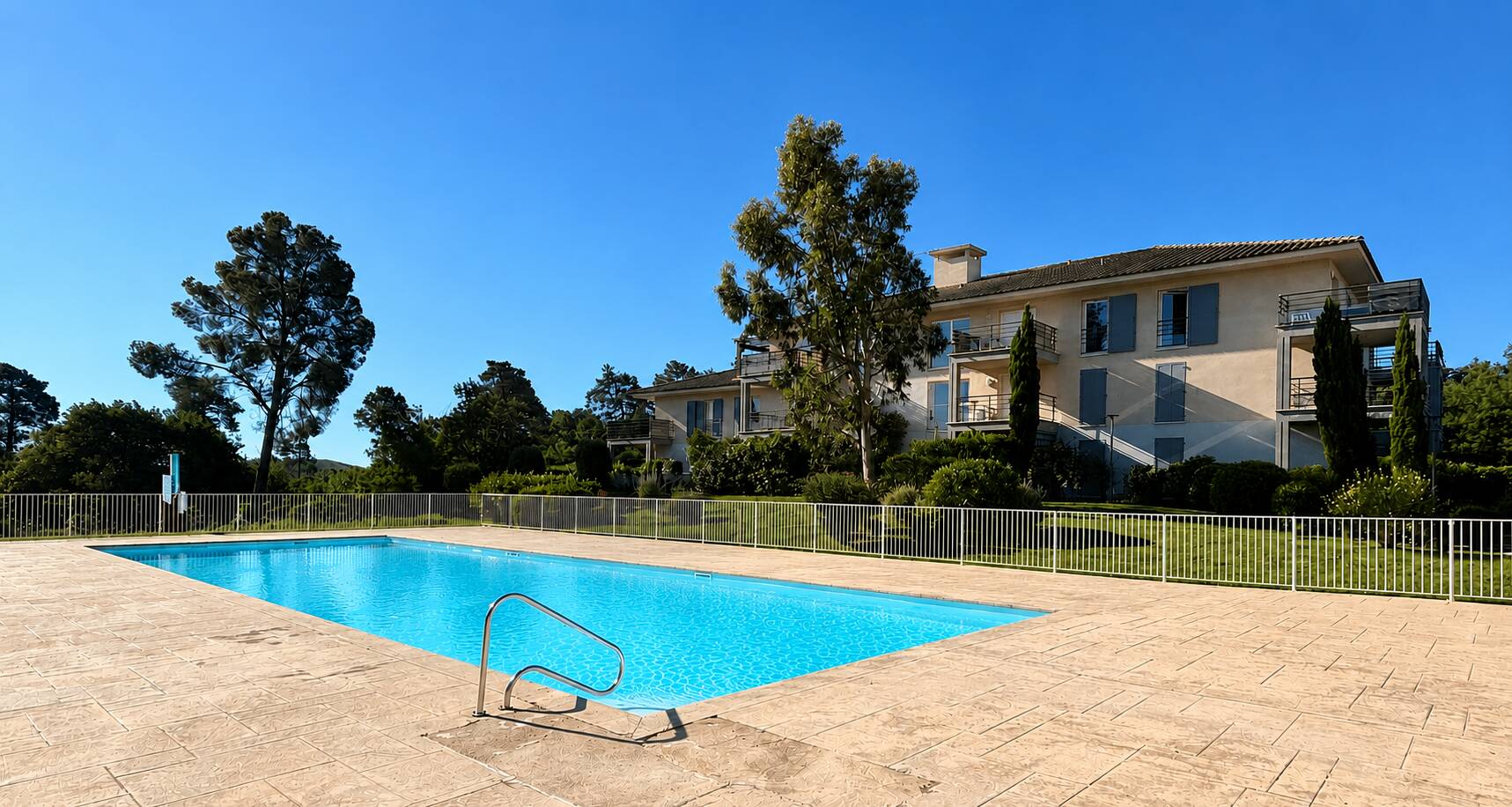 Appartement 2 pièces 42 m² · à Roquebrune-sur-Argens · 42 m² · 179 000 €