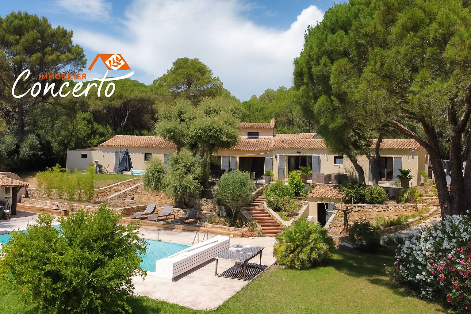 Maison 8 pièces 240 m² · à Roquebrune-sur-Argens · 240 m² · 1 390 000 €