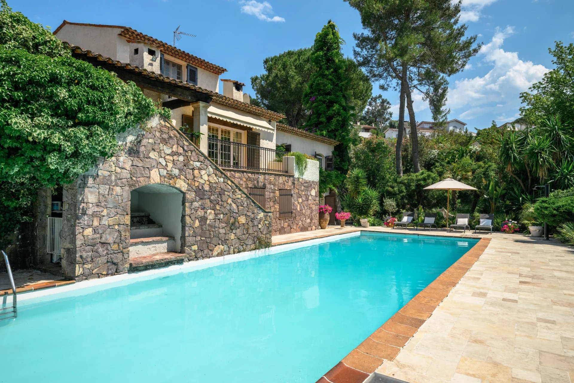 Maison 6 pièces 257 m² · à Mandelieu-la-Napoule · 257,4 m² · 2 680 000 €