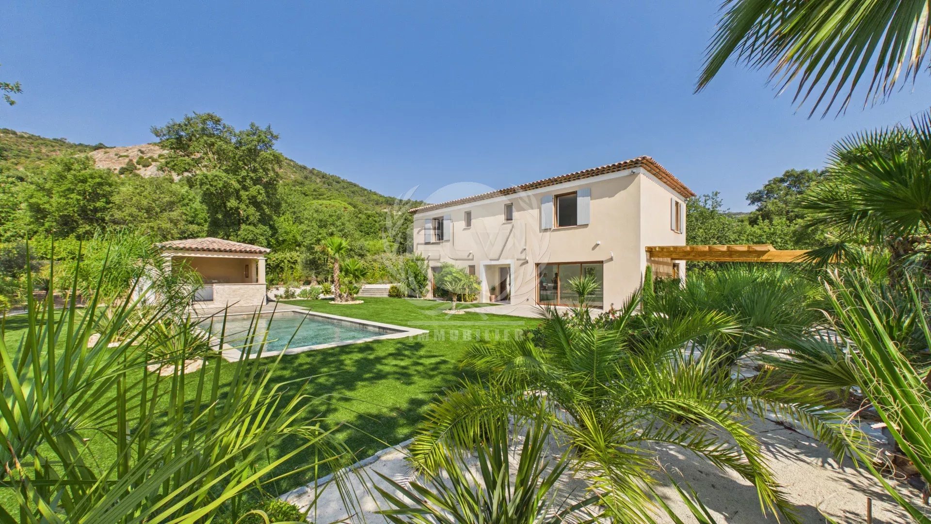 Maison 6 pièces 194 m² · au Plan-de-la-Tour · 194,4 m² · 1 395 000 €